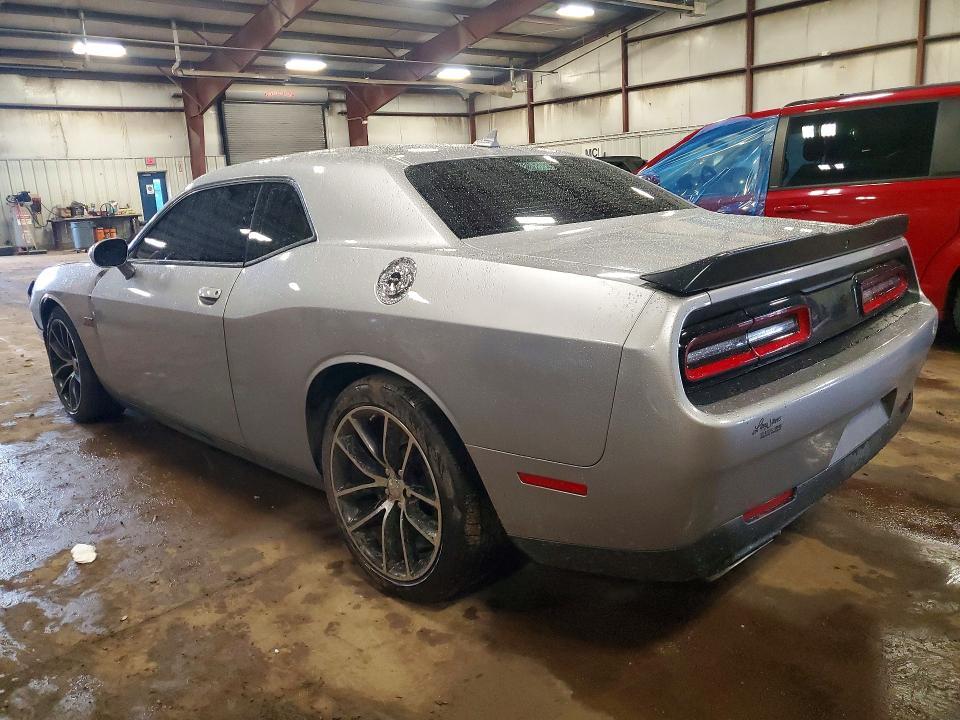 2016 Dodge Challenger r