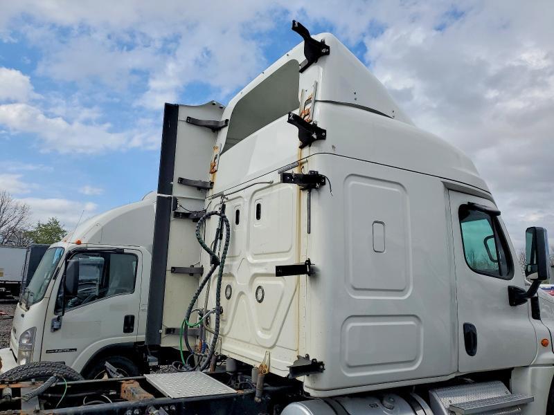 2018 Freightliner Cascadia 125 Semi Truck