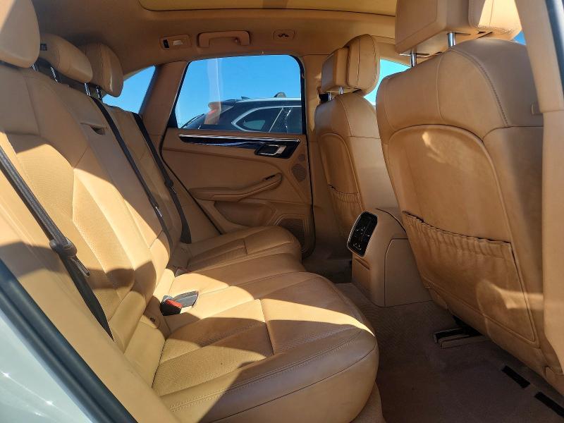 2016 Porsche Macan s