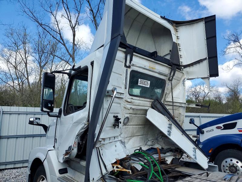 2017 Volv O VNL Semi Truck