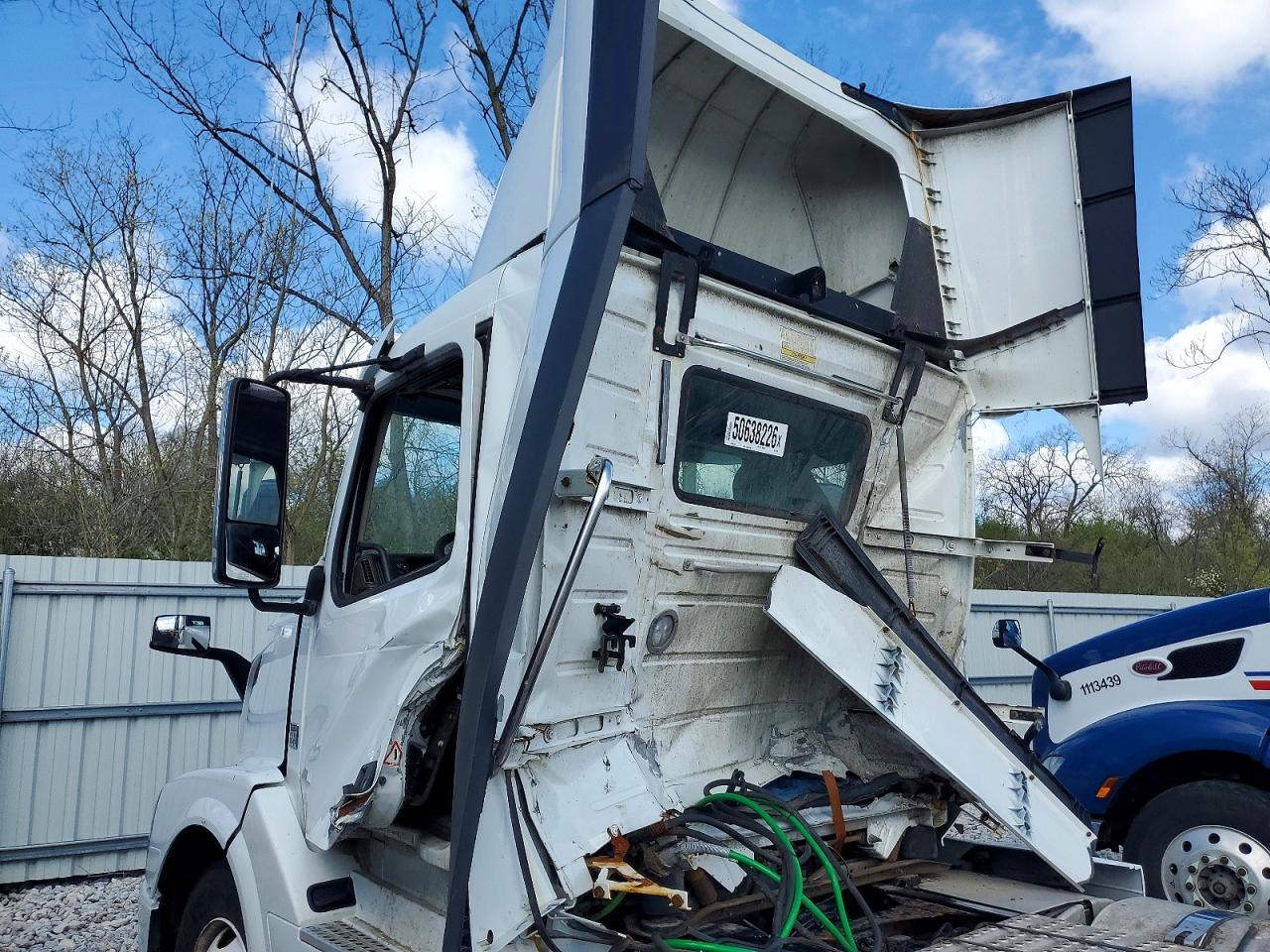 2017 Volv O VNL Semi Truck