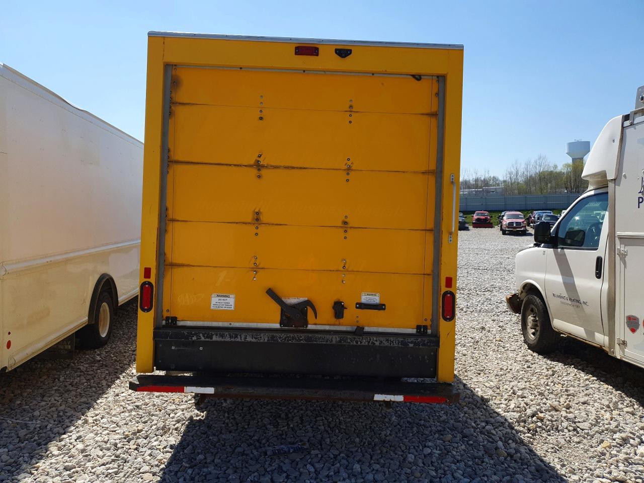 2022 GMC Savana BOX Truck