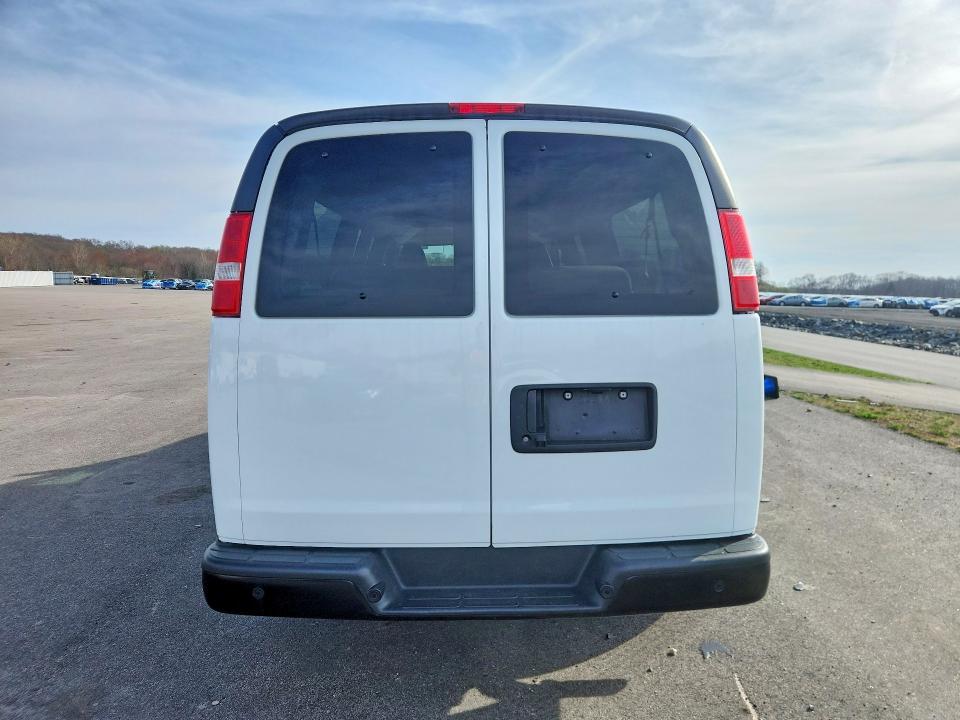 2023 Chevrolet Express G3500 ls