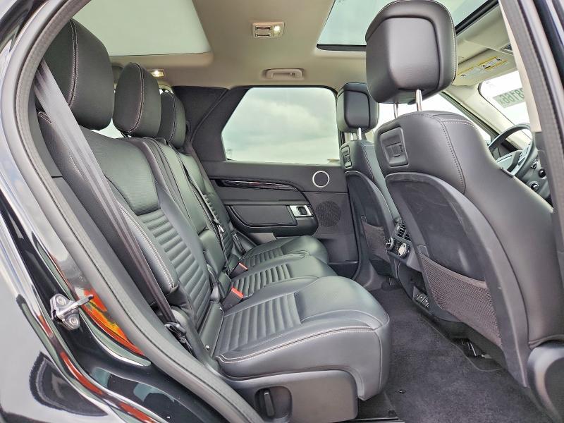 2024 Land Rover Discovery s