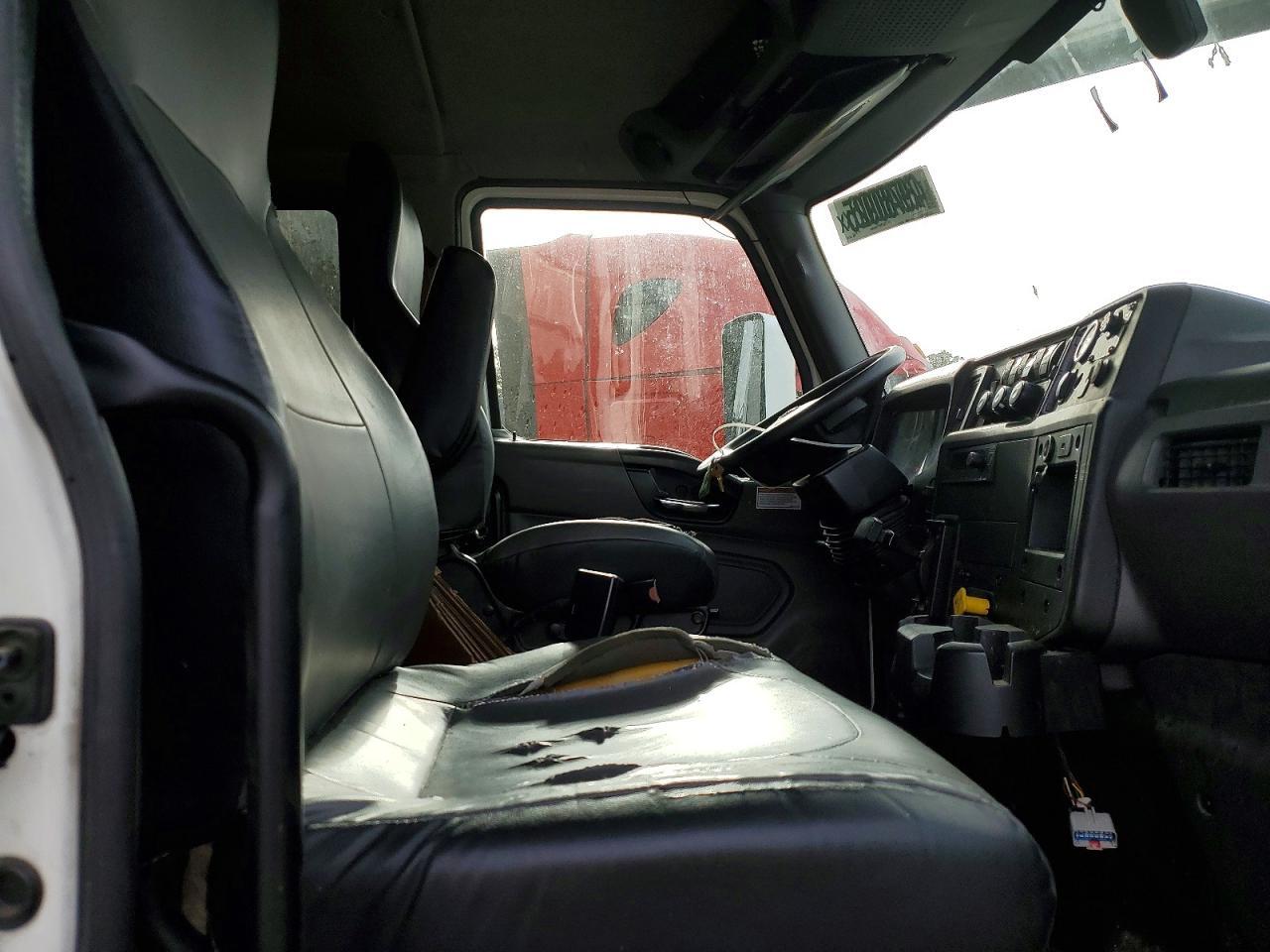 2022 International MV607 BOX Truck