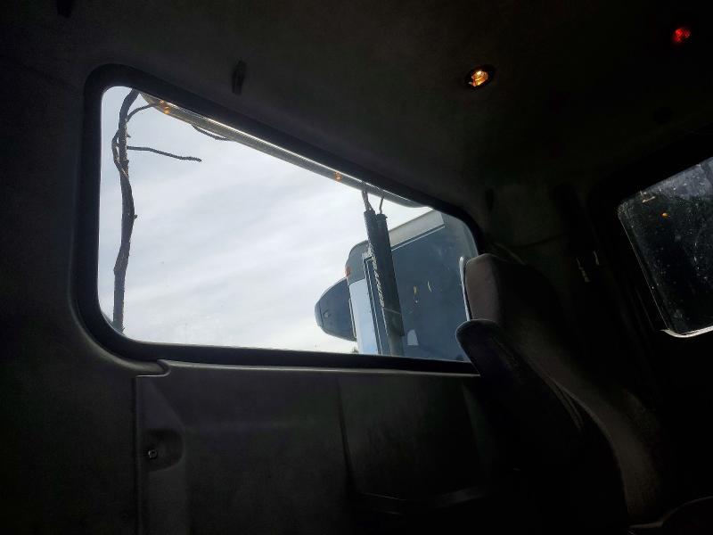 2017 Mack CXU613 Semi Truck