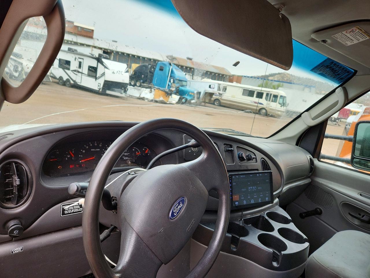 2008 Ford E350 BOX Truck