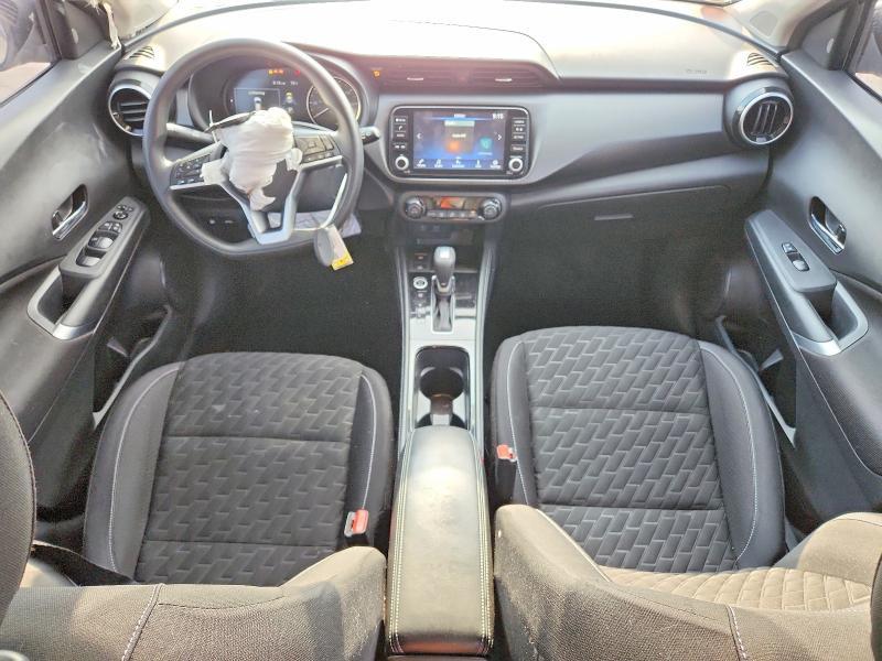 2022 Nissan Kicks sv