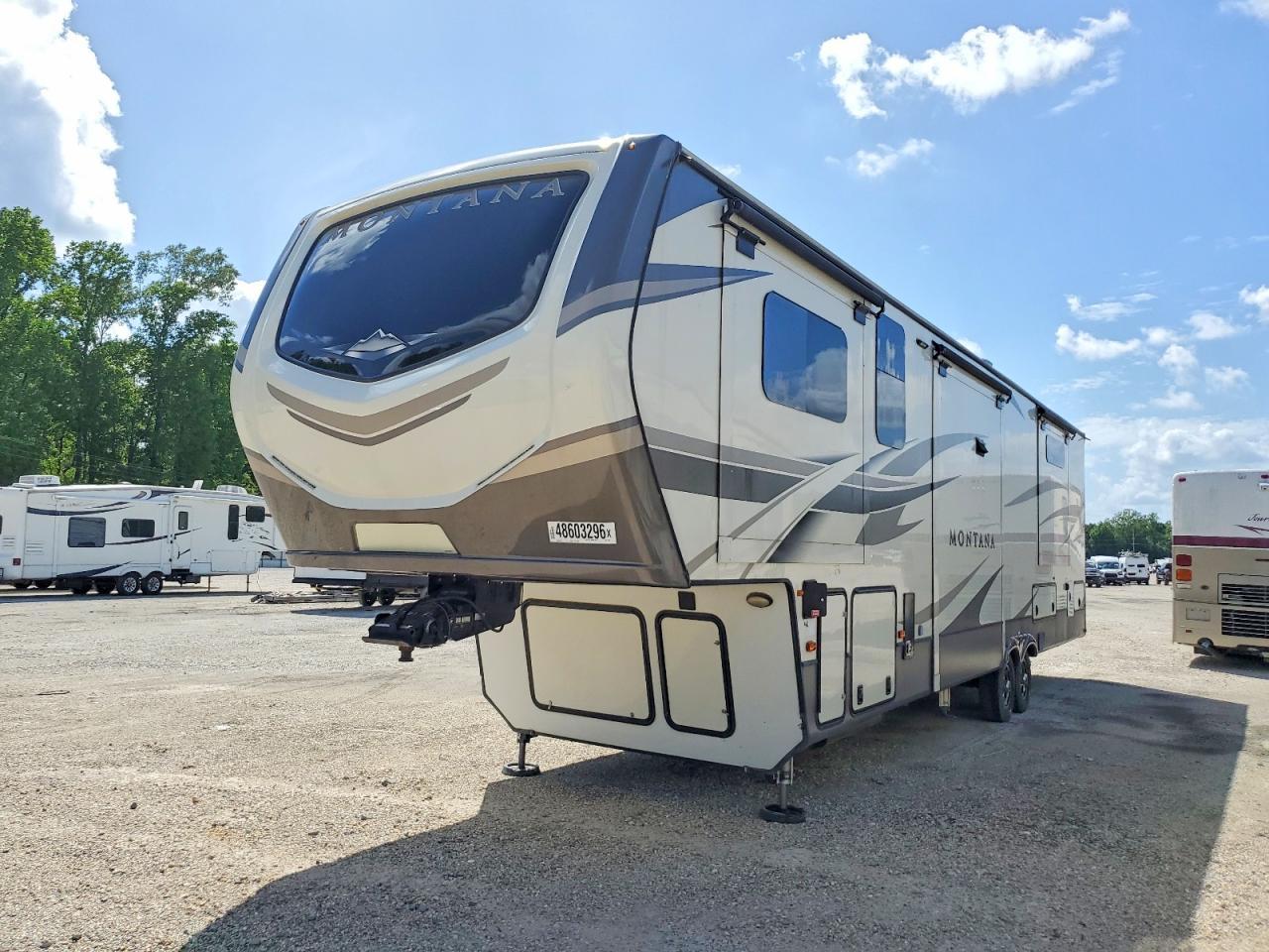 2020 Montana Camper