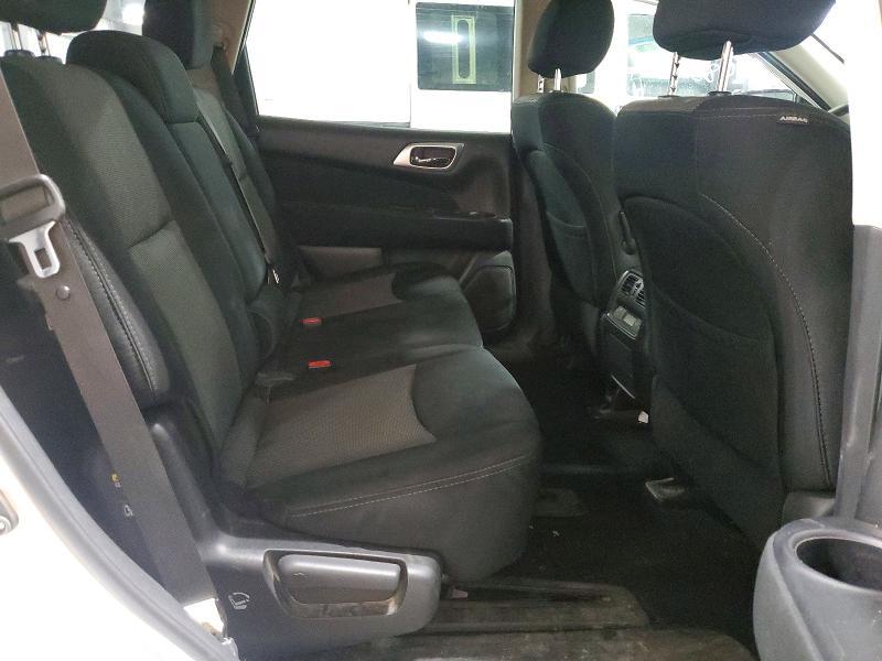 2017 Nissan Pathfinder sv