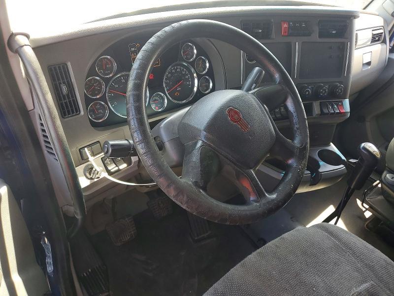 2014 Kenworth T680 Semi Truck