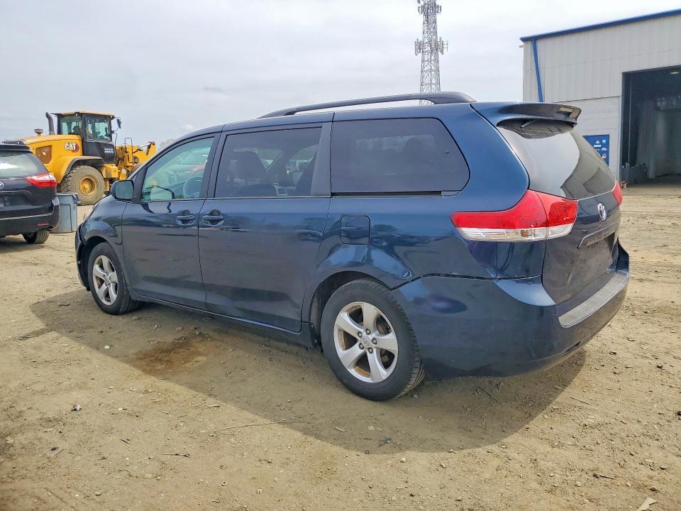 2012 Toyota Sienna le 8-passenger