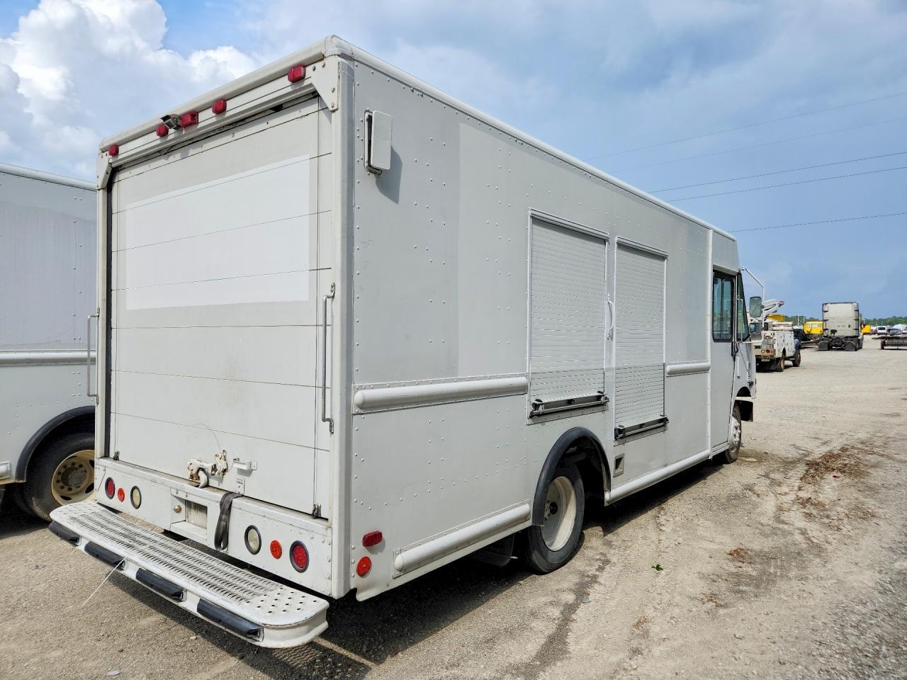 2008 Freightliner MT45 Chassis Delivery Truck