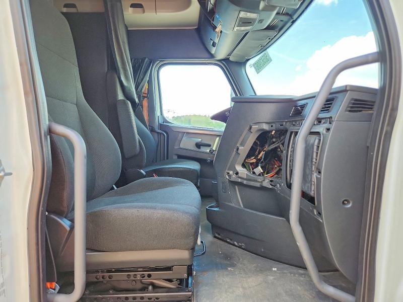 2020 Freigliner 2020 Freightliner Cascadia 126 Semi Truck