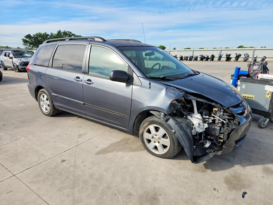 2006 Toyota Sienna le 8 Passenger