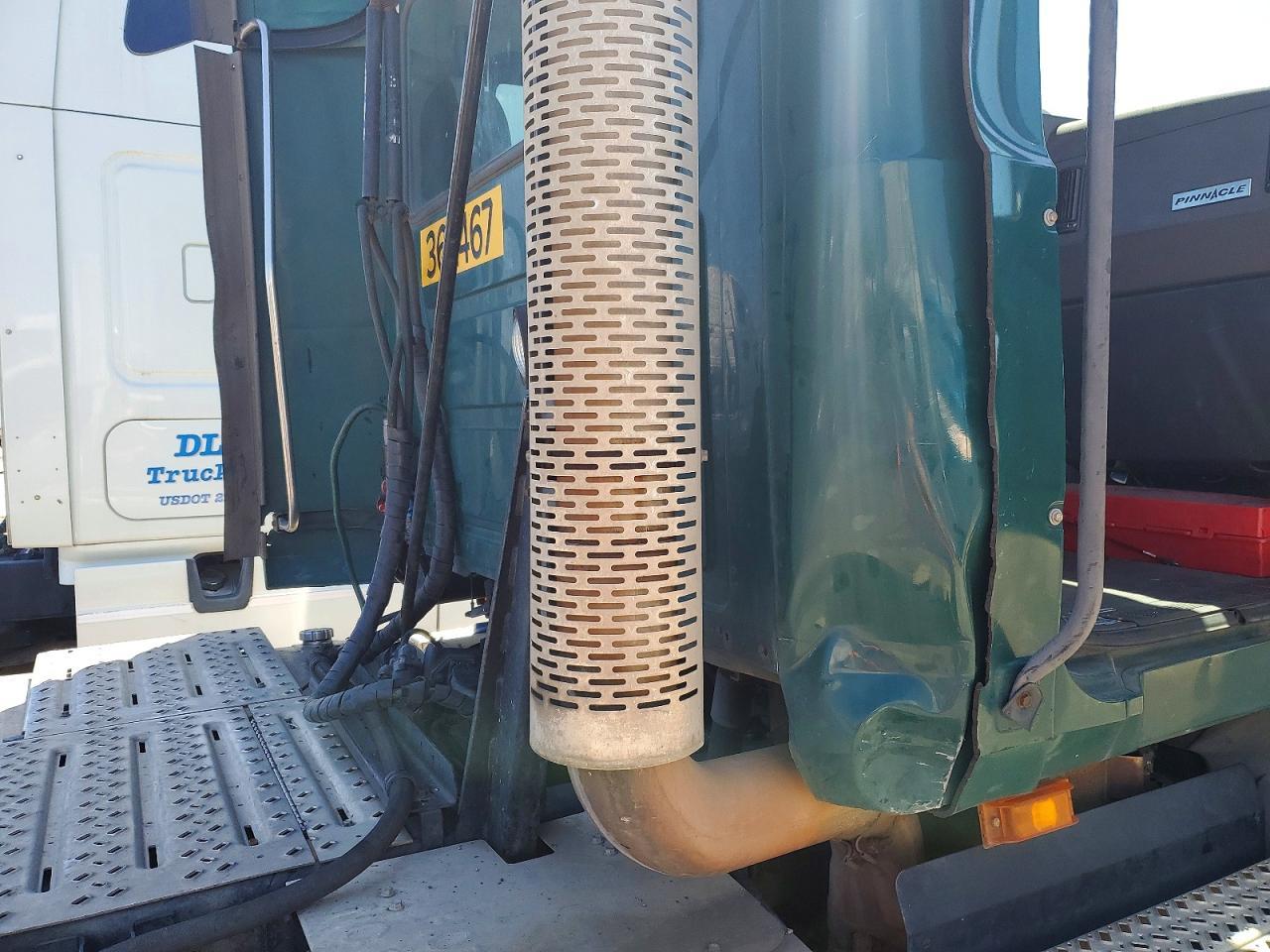 2017 Mack CXU612 Semi Truck
