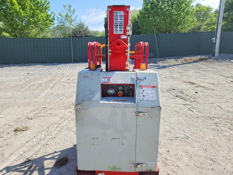 2021 MEC Mme25 Vertical Lift