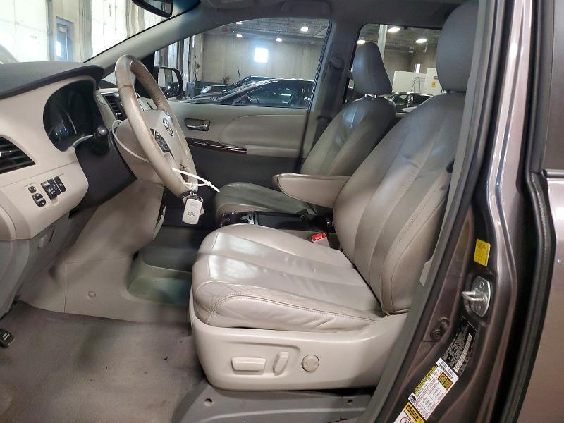 2011 Toyota Sienna xle 7-passenger