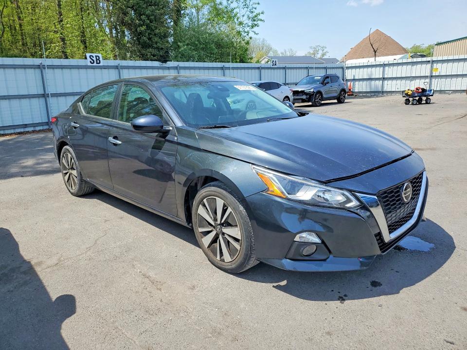 2021 Nissan Altima sv
