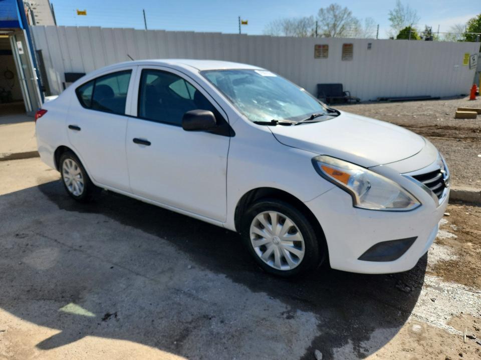 2015 Nissan Versa 1.6 s Plus