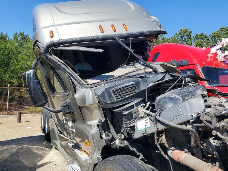 2016 Freightliner Cascadia 125