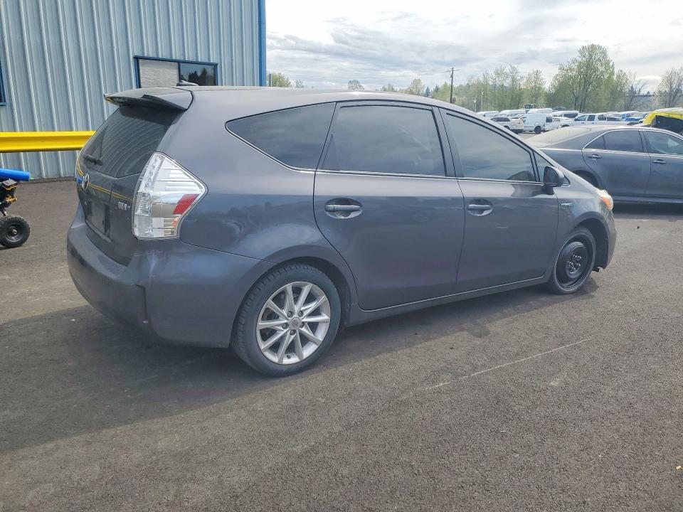 2014 Toyota Prius v Five