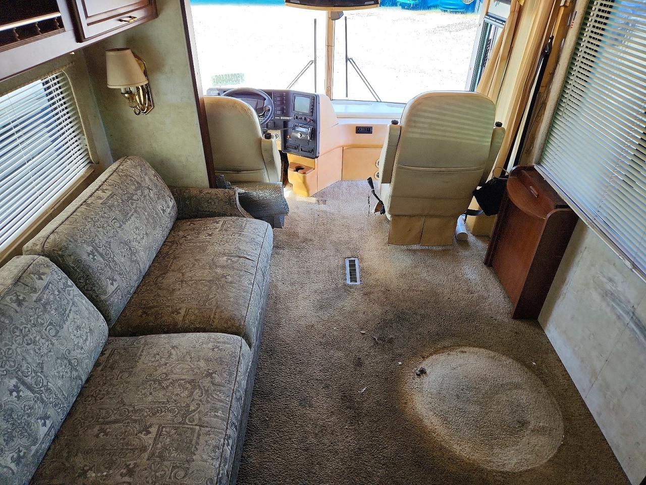 2001 Winnebago Motorhome