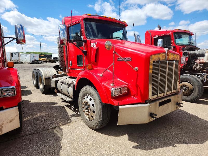 2013 Kenworth T800 Semi Truck