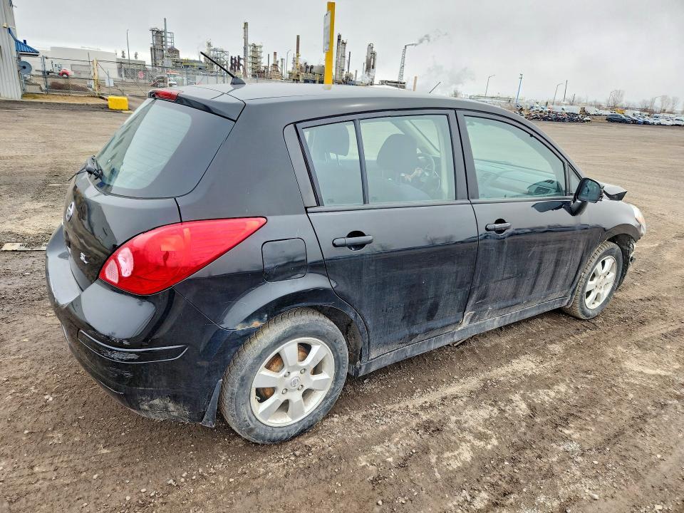 2010 Nissan Versa 1.8 s