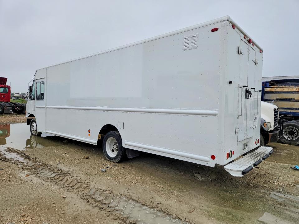 2008 Freightliner MT45G Chassis Delivery Truck