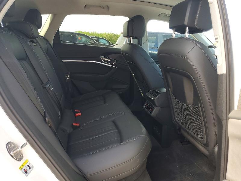 2022 Audi E-tron Premium Plus