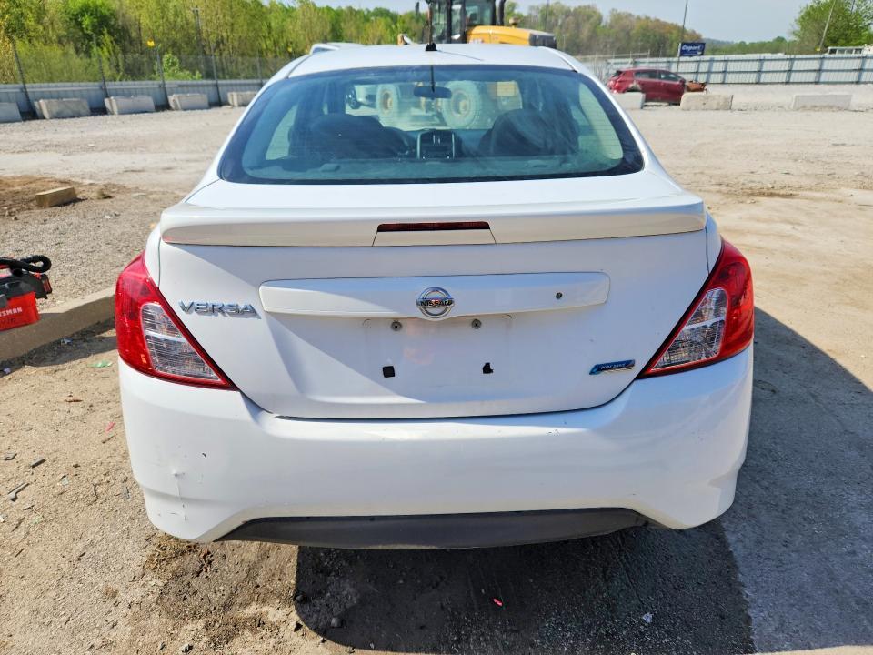 2015 Nissan Versa 1.6 s Plus