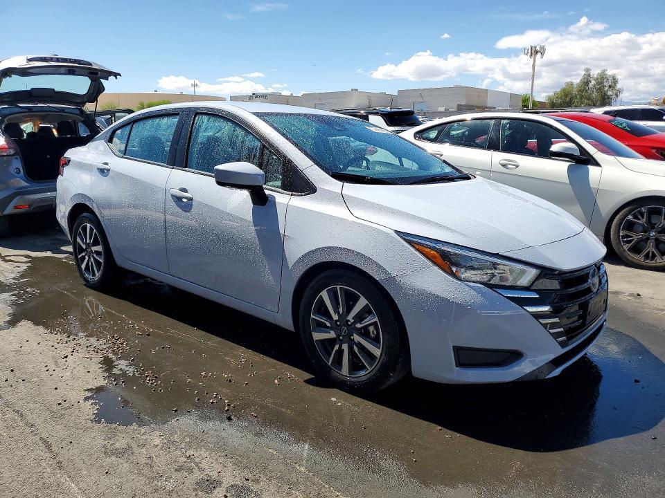 2025 Nissan Versa sv