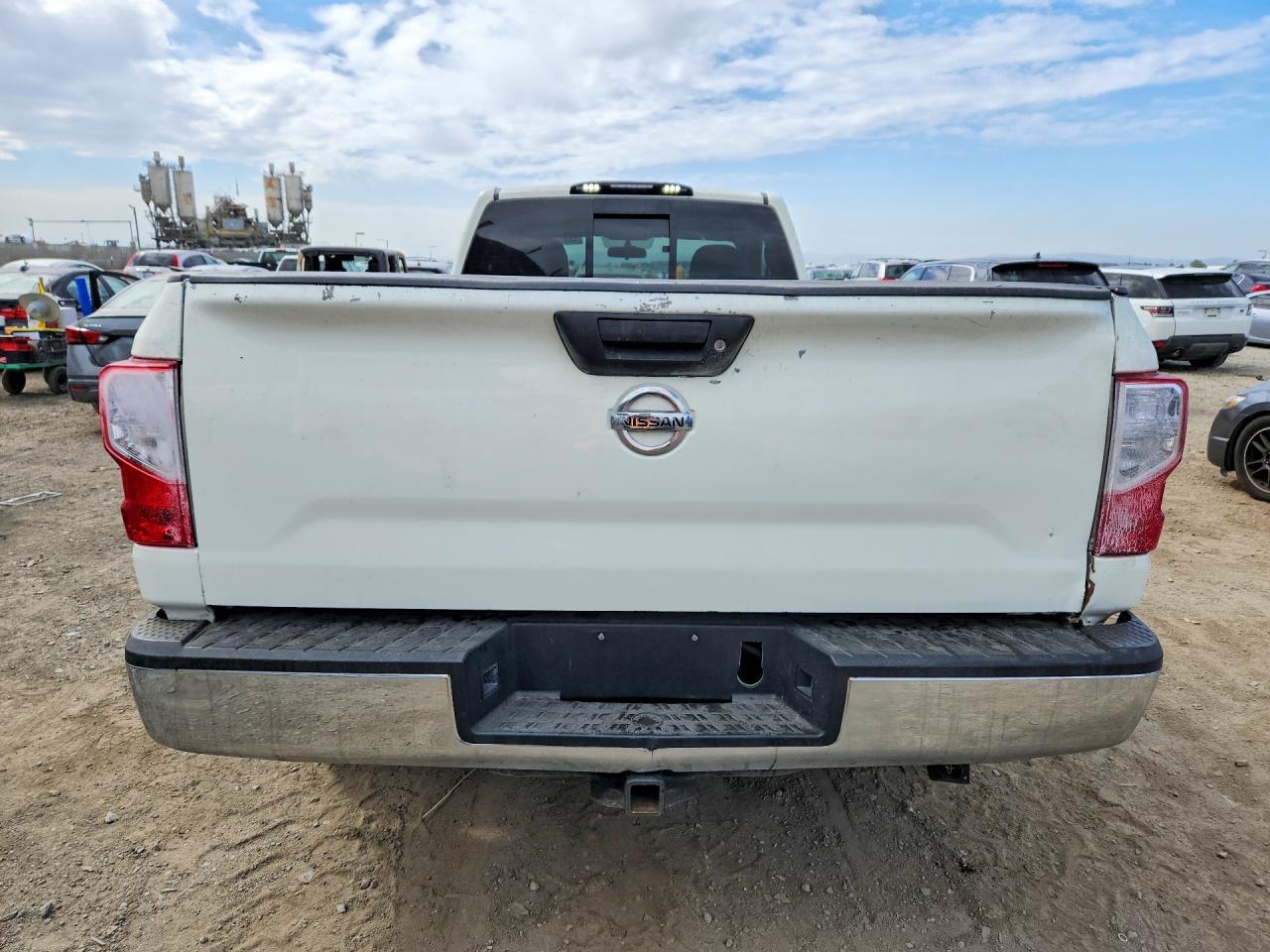 2017 Nissan Titan SV