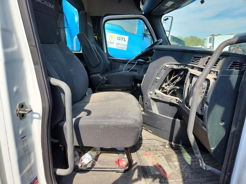 2021 Freigliner 2021 Freightliner Cascadia 113 Semi Truck