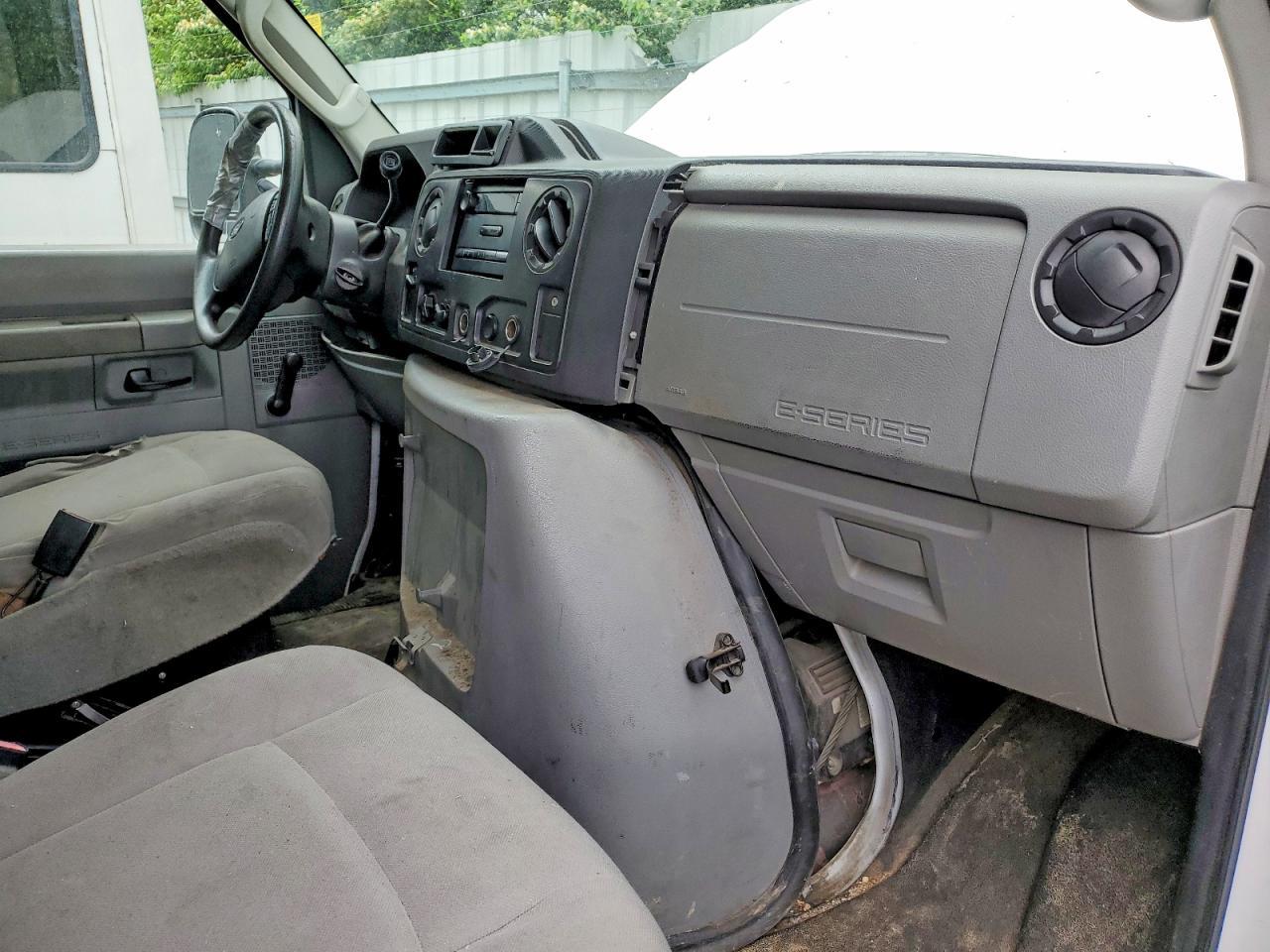 2013 Ford E350 BOX Truck