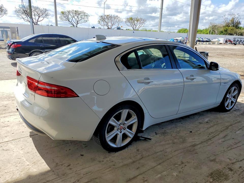 2017 Jaguar Xe Prestige