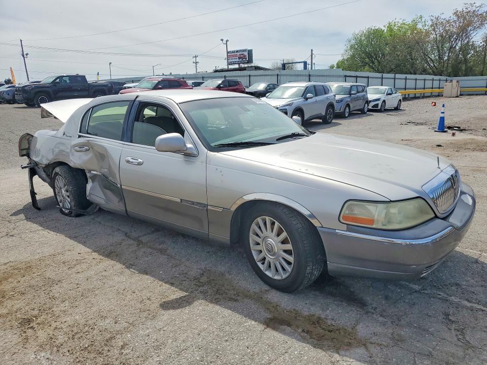 2003 Lincoln Town car Signature