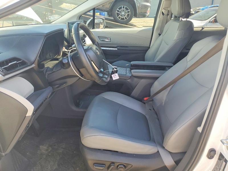 2022 Toyota Sienna xle