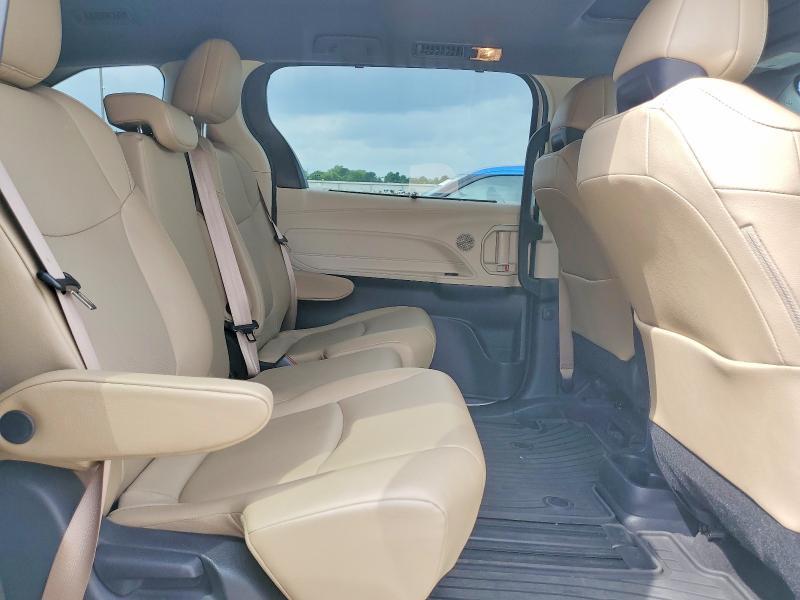 2022 Toyota Sienna xle