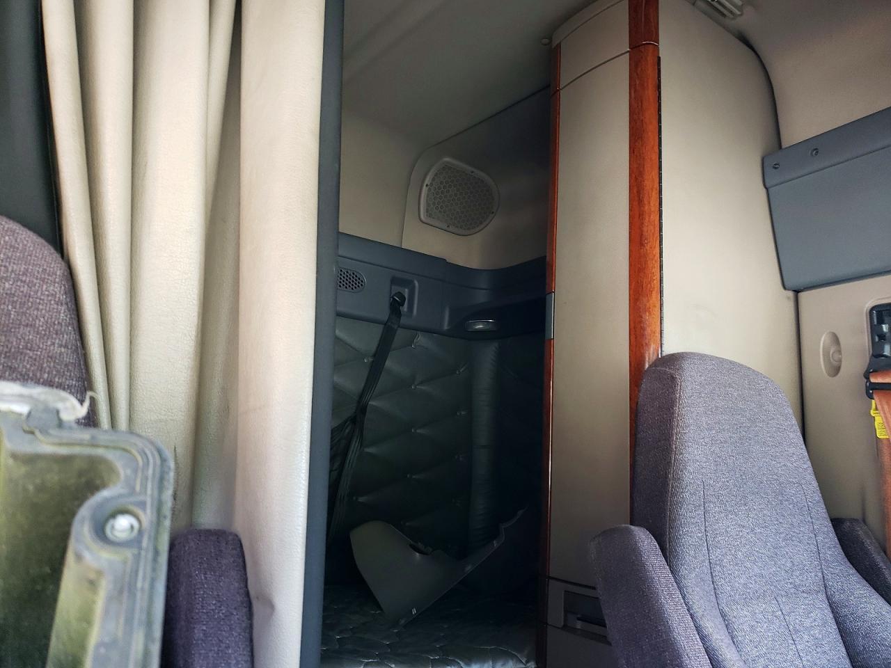 2018 Freightliner Cascadia 125 Semi Truck