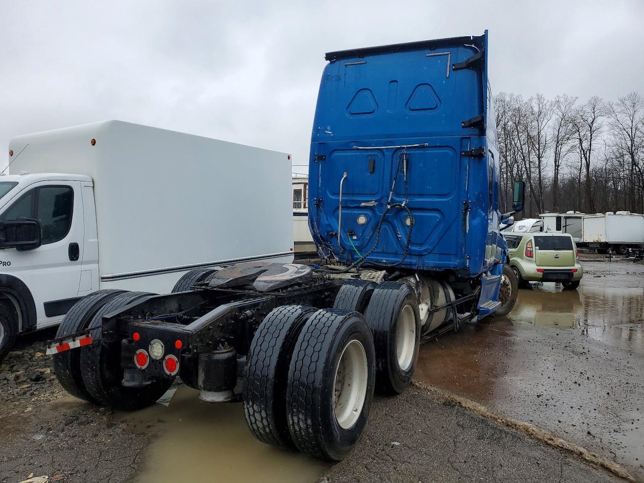 2018 Freigliner 2018 Freightliner Cascadia 126 Semi Truck