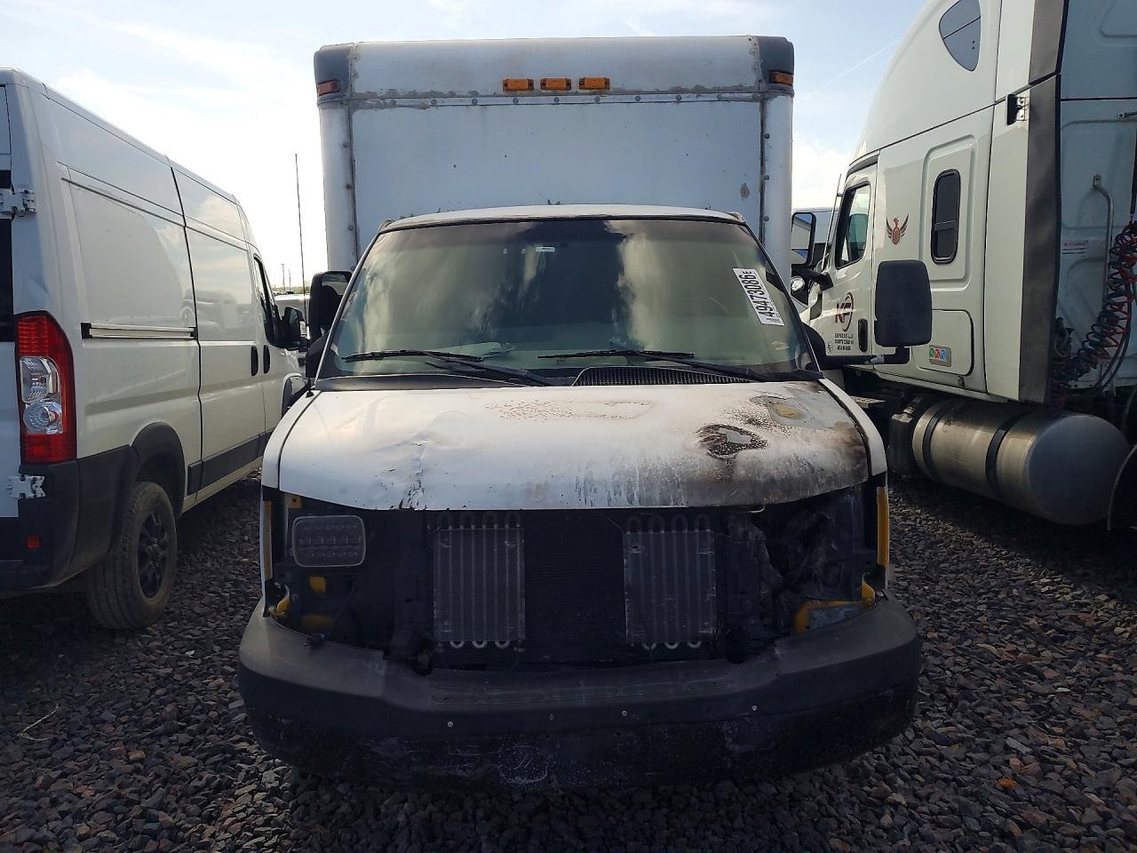 2004 GMC Savana BOX Truck