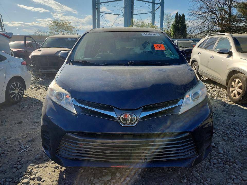 2018 Toyota Sienna le