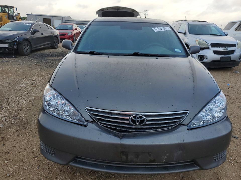 2005 Toyota Camry le