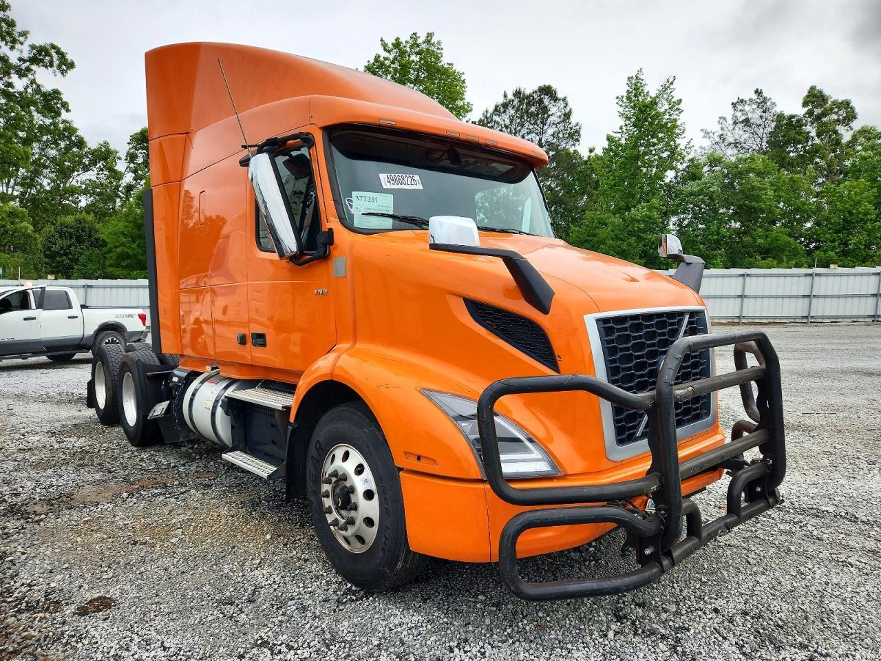 2021 Volv O VNR Semi Truck