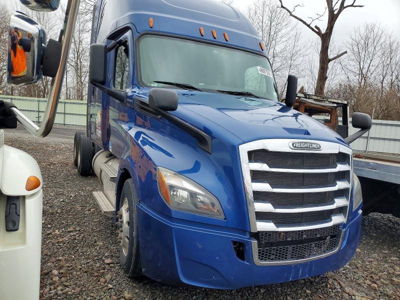2020 Freightliner Cascadia 126 Semi Truck