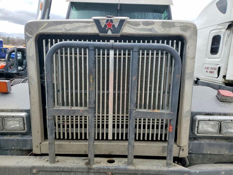 2017 Western Star 4900 Semi Truck
