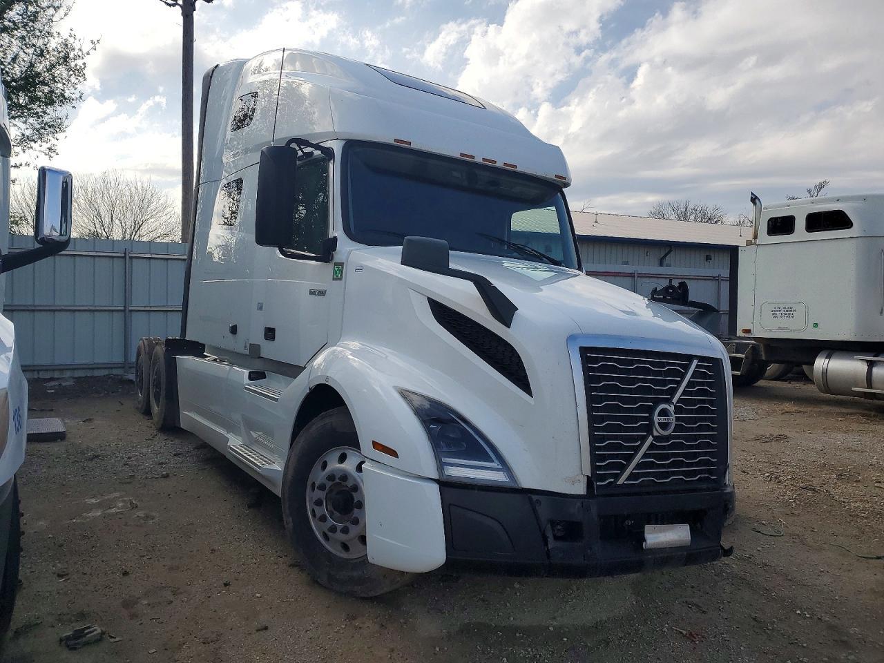 2022 Volv O VNL Semi Truck