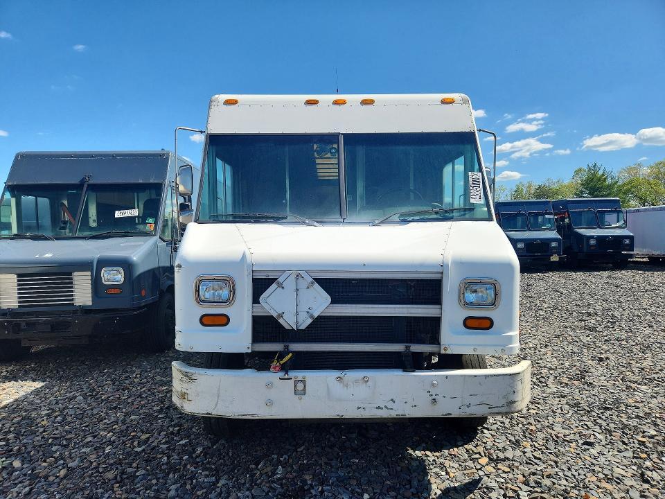 1999 Freightliner MT45G Delivery Truck